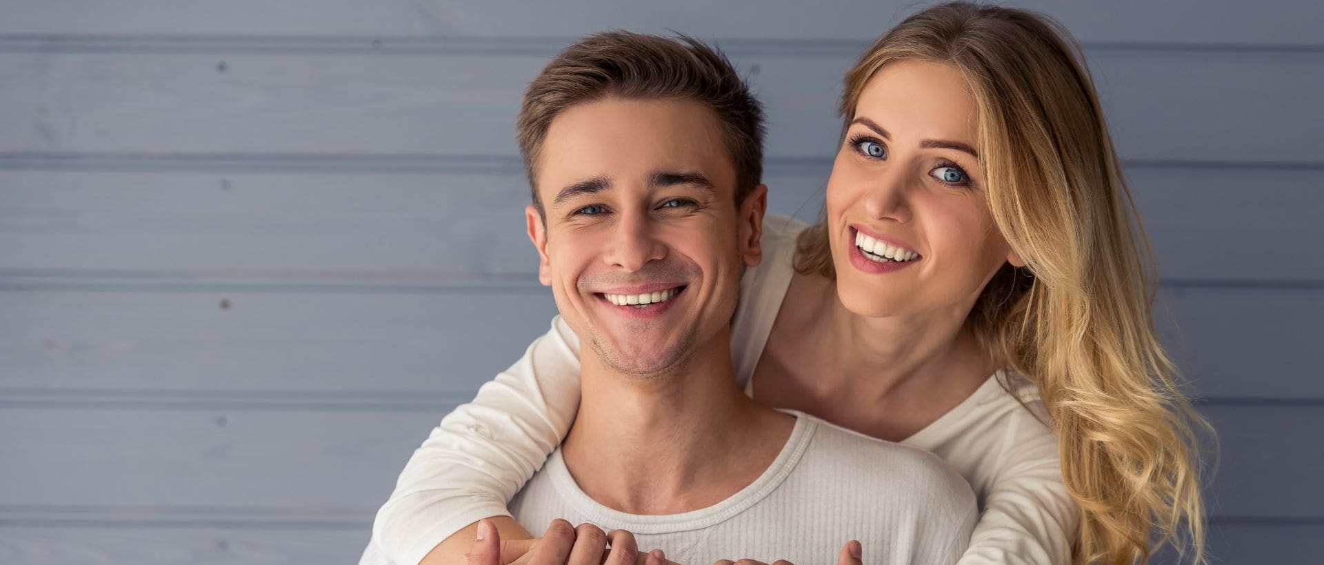 Natural-looking dentures